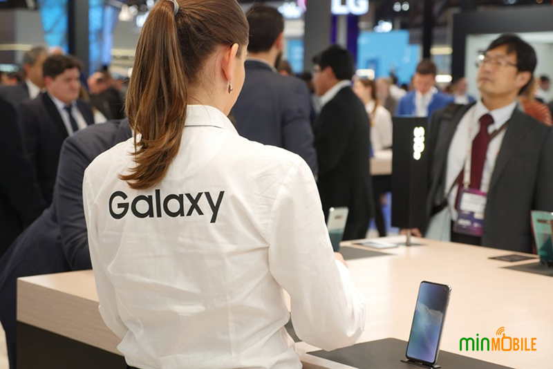 Samsung ra mắt điện thoại tầm trung Galaxy A70 cấu hình khủng giá rẻ, pin khỏe 