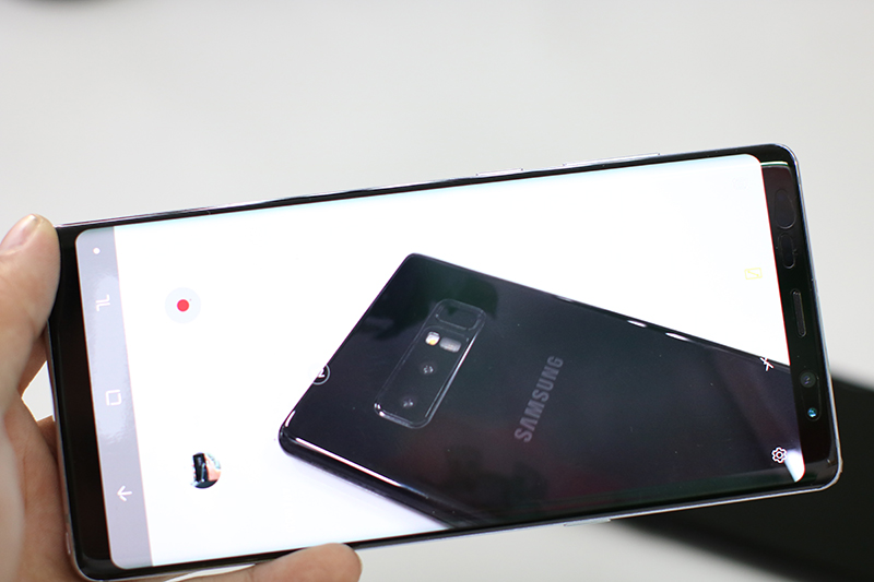 Màn hình hiển thị sắc nét, sống động của Samsung Galaxy Note 8 64GB hàng likenew 99% 