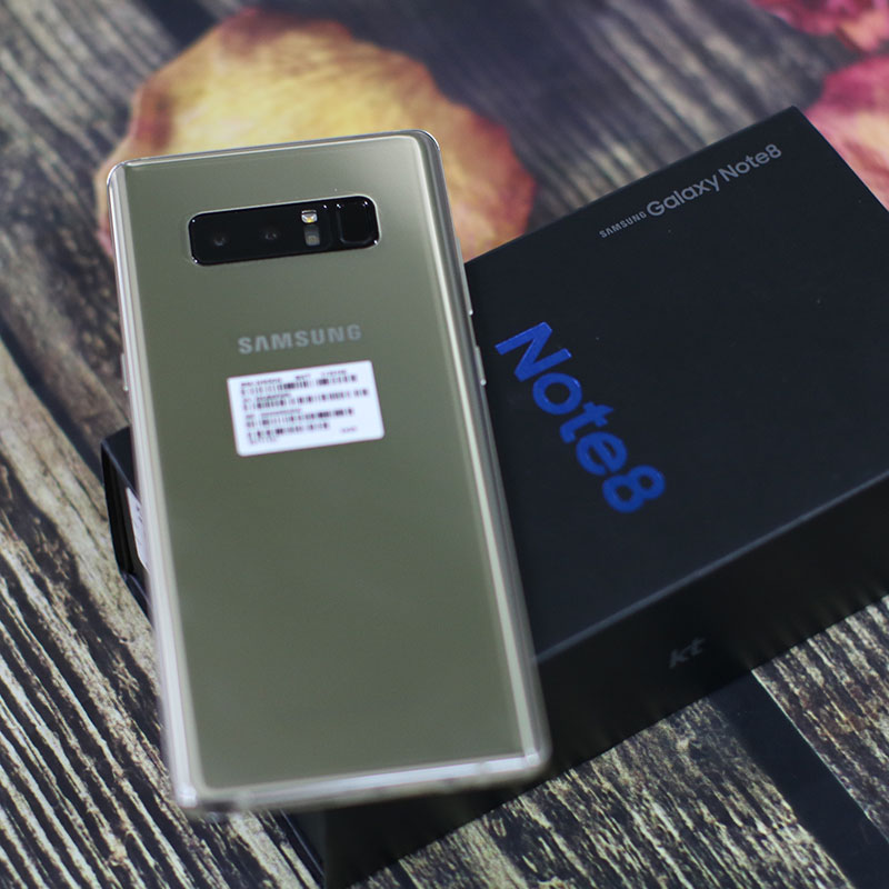 Samsung Galaxy Note 8 sở hữu thiết kế và màu sắc sang trọng, đẳng cấp