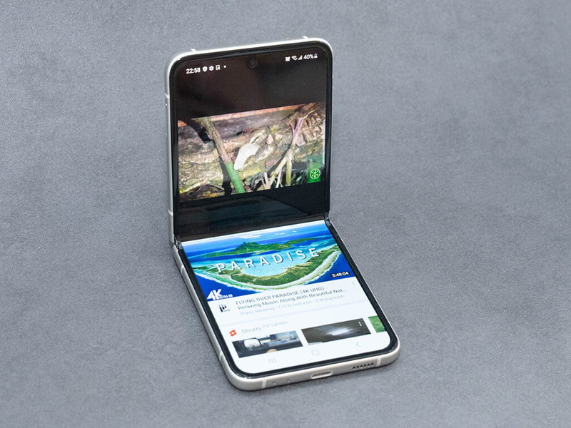 Sử dụng nhiều ứng dụng trên màn hình Galaxy Z Flip 3