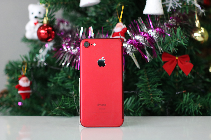 iPhone 7 RED nổi bật với mặt lưng kim loại màu đỏ 