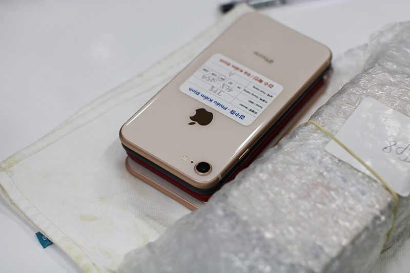 iPhone 8 hàng qua sử dụng 99% 64GB xách tay Hàn Quốc giá bao nhiêu?