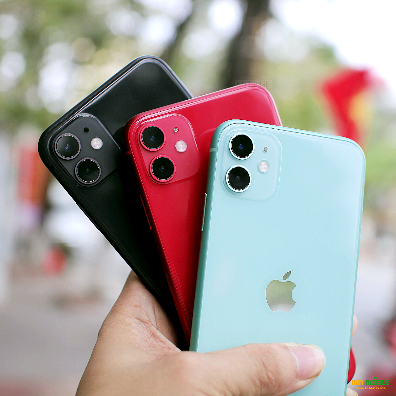 iPhone 11 với cụm camera kép 12MP