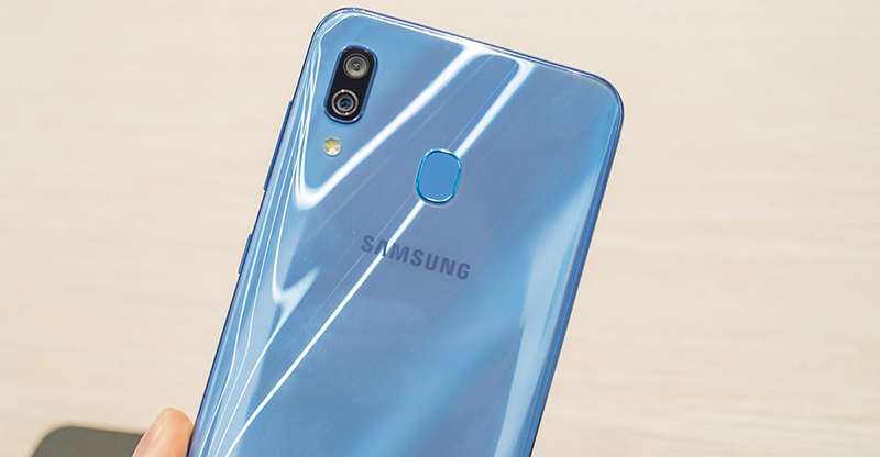 Samsung Galaxy A30 chính hãng với thiết kế mặt lưng 3D ấn tượng