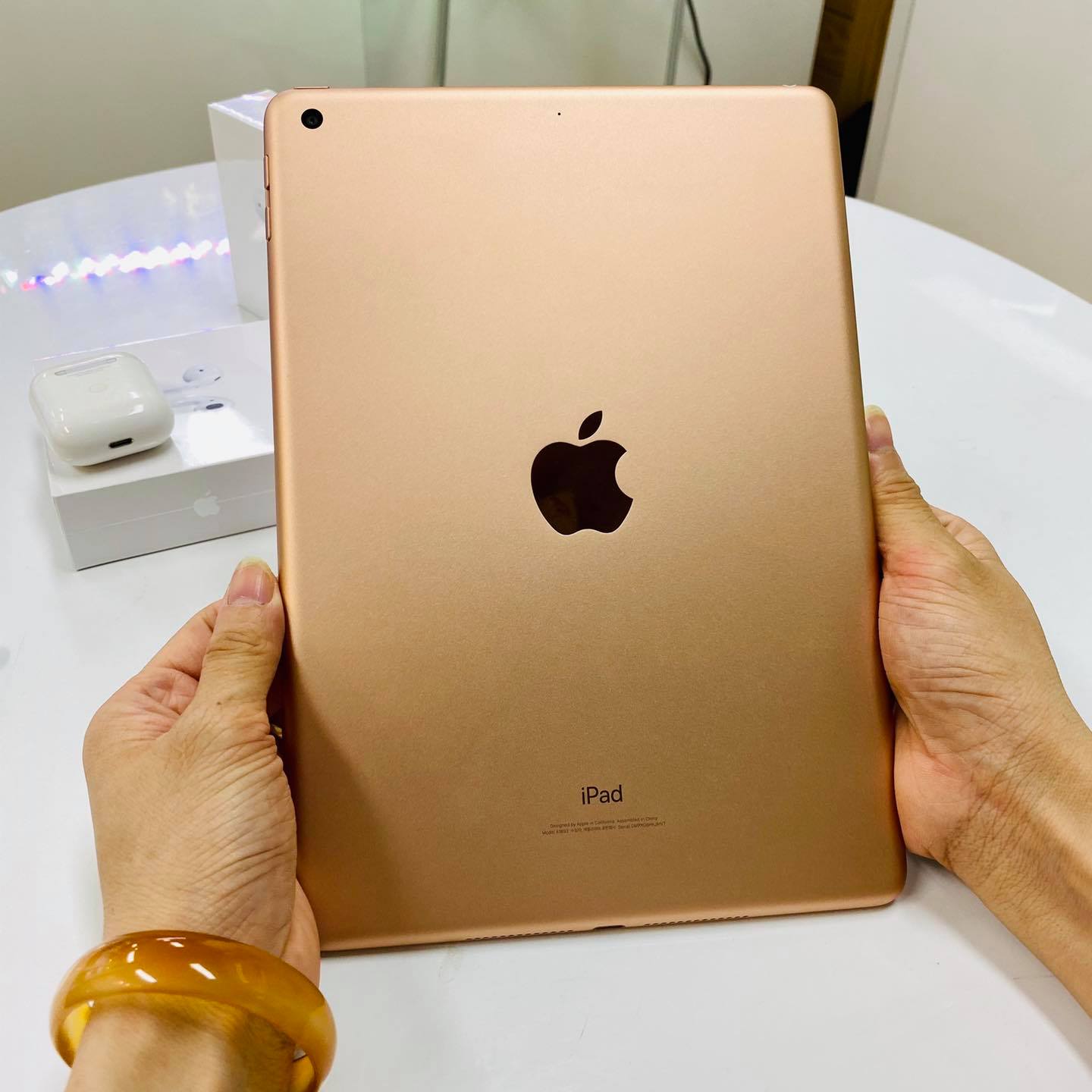 Phiên bản iPad gen 6 2018 màu vàng hồng 