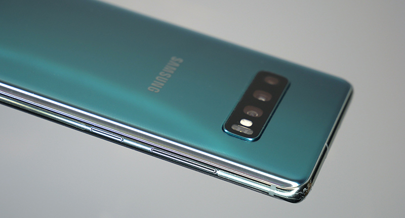 Samsung Galaxy S10 Plus với màn hình OLED lớn nhất