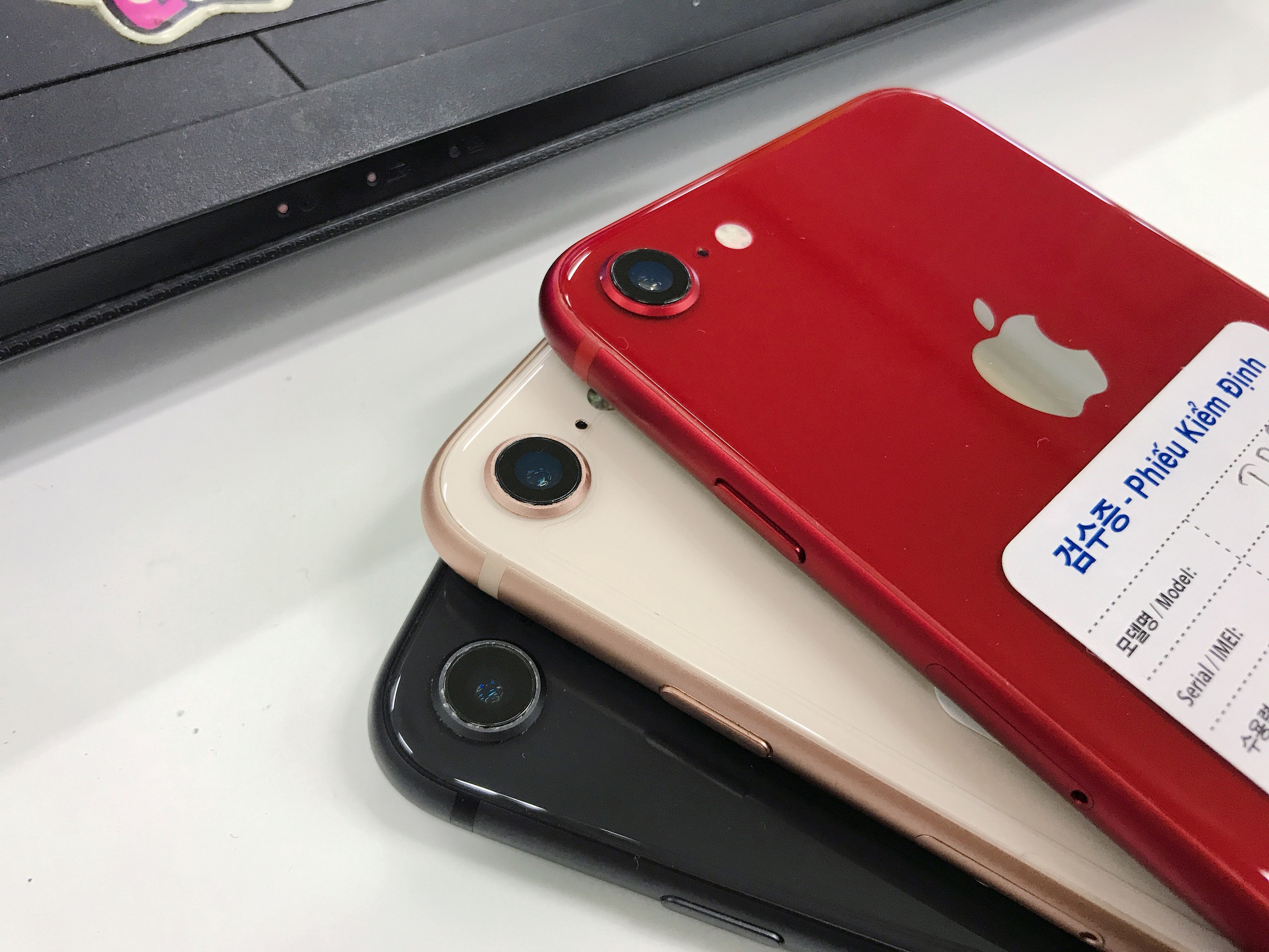 Camera sau của iPhone 8 đỏ giá rẻ có độ phân giải 12MP 