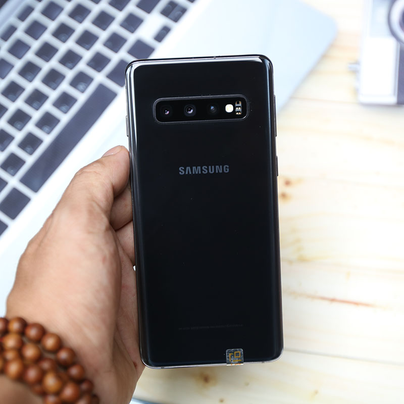 Samsung Galaxy S10 sở hữu thiết kế thời thượng, cảm biến vân tay độc đáo