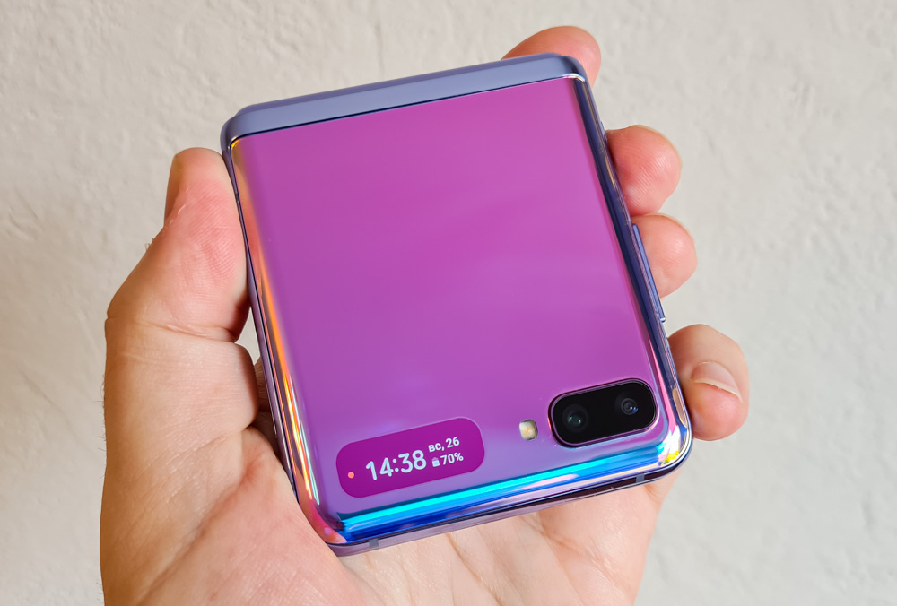 Màn hình phụ 1,1 inch trên Galaxy Z Flip