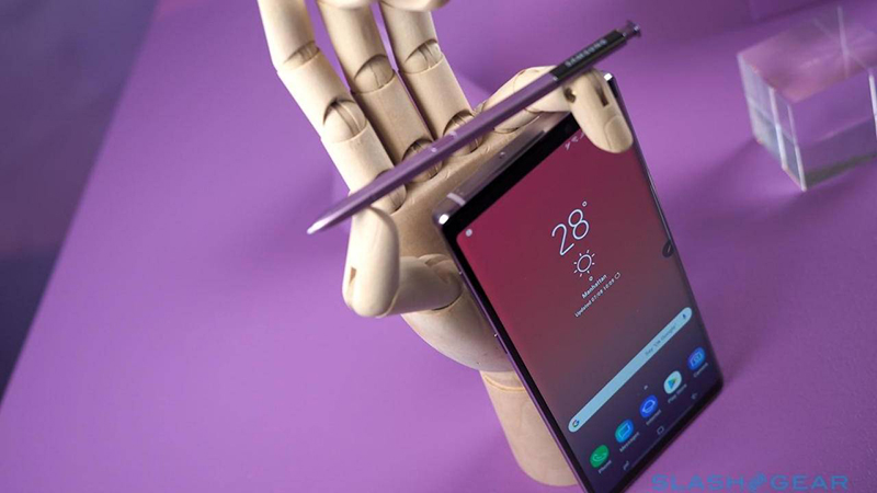 Samsung Galaxy Note 10 cũng được tích hợp công nghệ truyền âm thanh qua màn hình