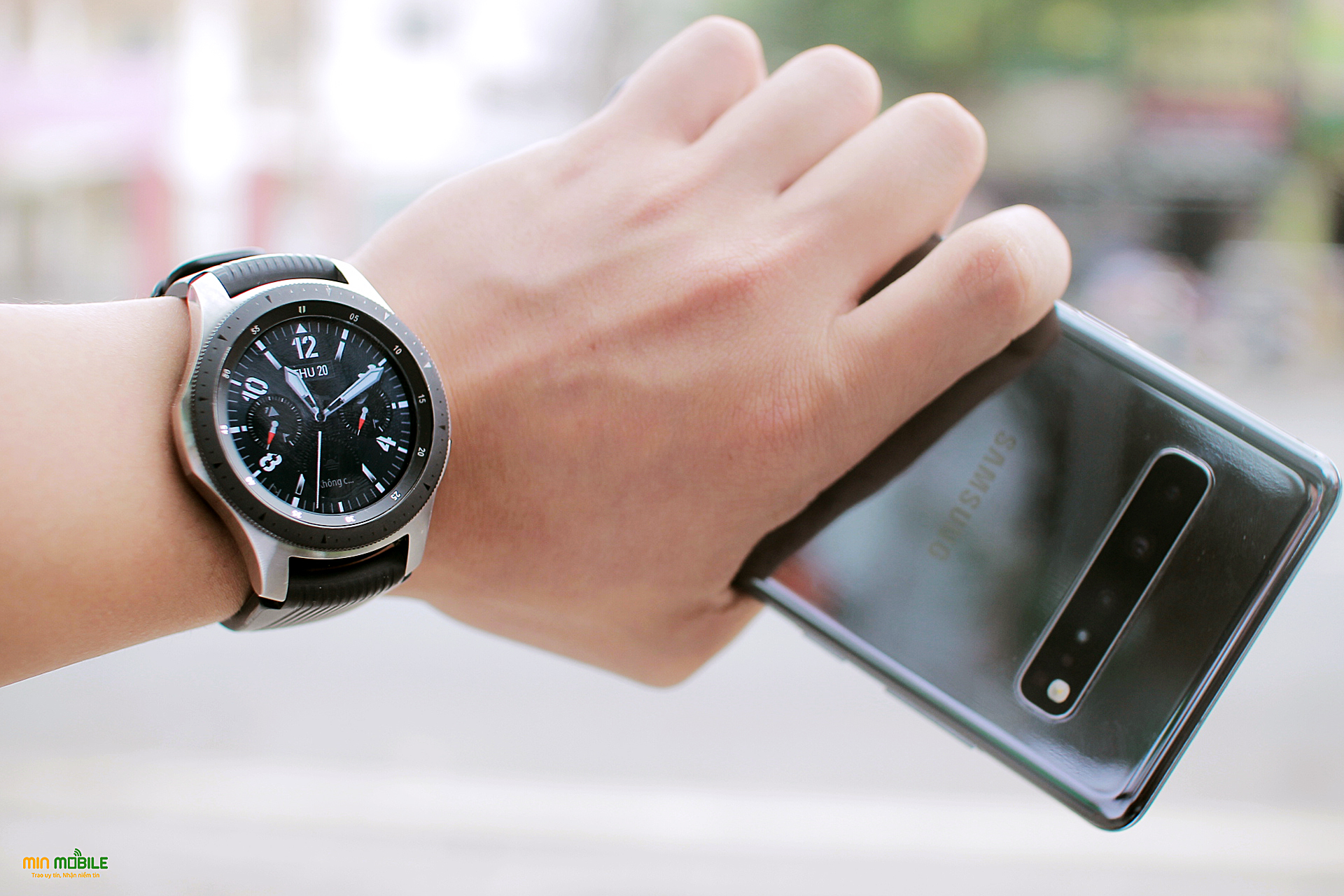 Galaxy Watch 46mm phù hợp với người có cổ tay to 