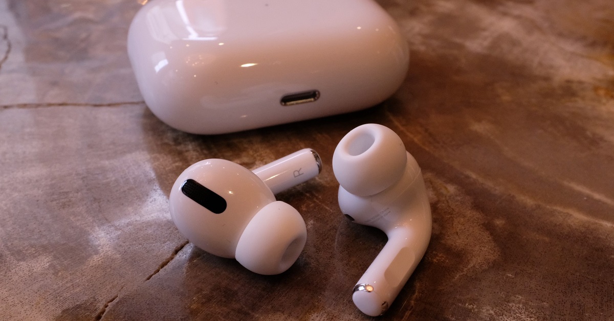 AirPods Pro với thiết kế in-ear