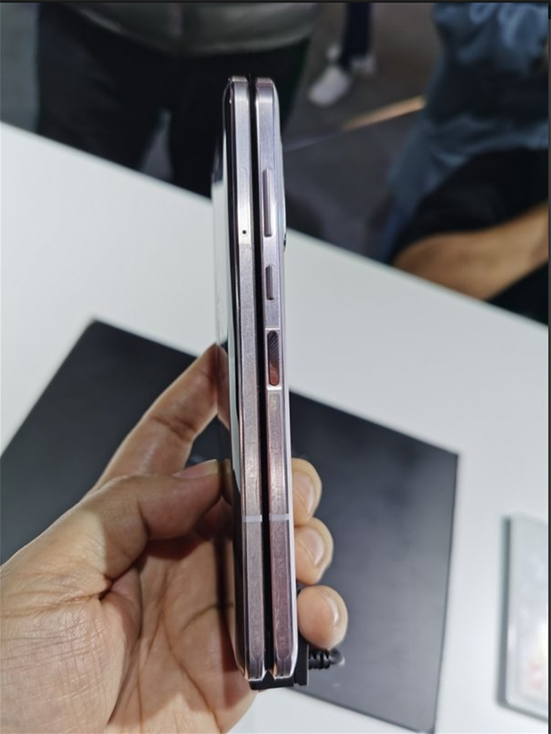 Smartphone màn hình gập Galaxy W20 5G