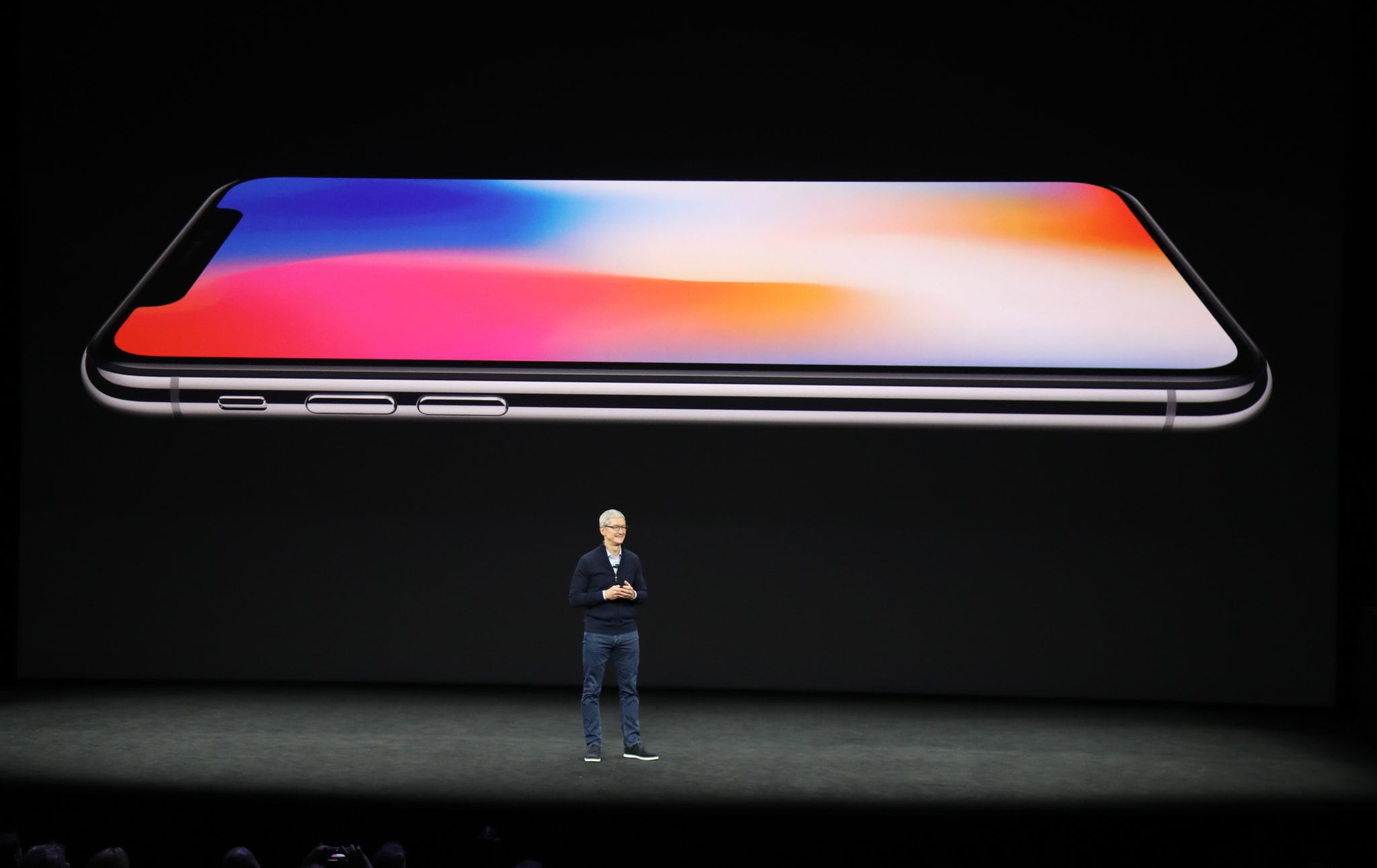 Tim Cook trong sự kiện giới thiệu iPhone X năm 2017