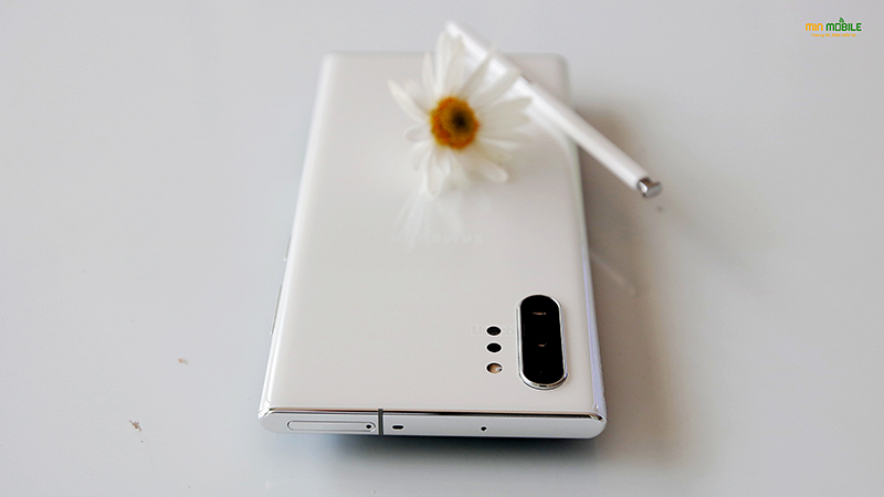 Samsung Galaxy Note 10 Plus màu trắng truyền thống nhưng vẫn rất nổi bật
