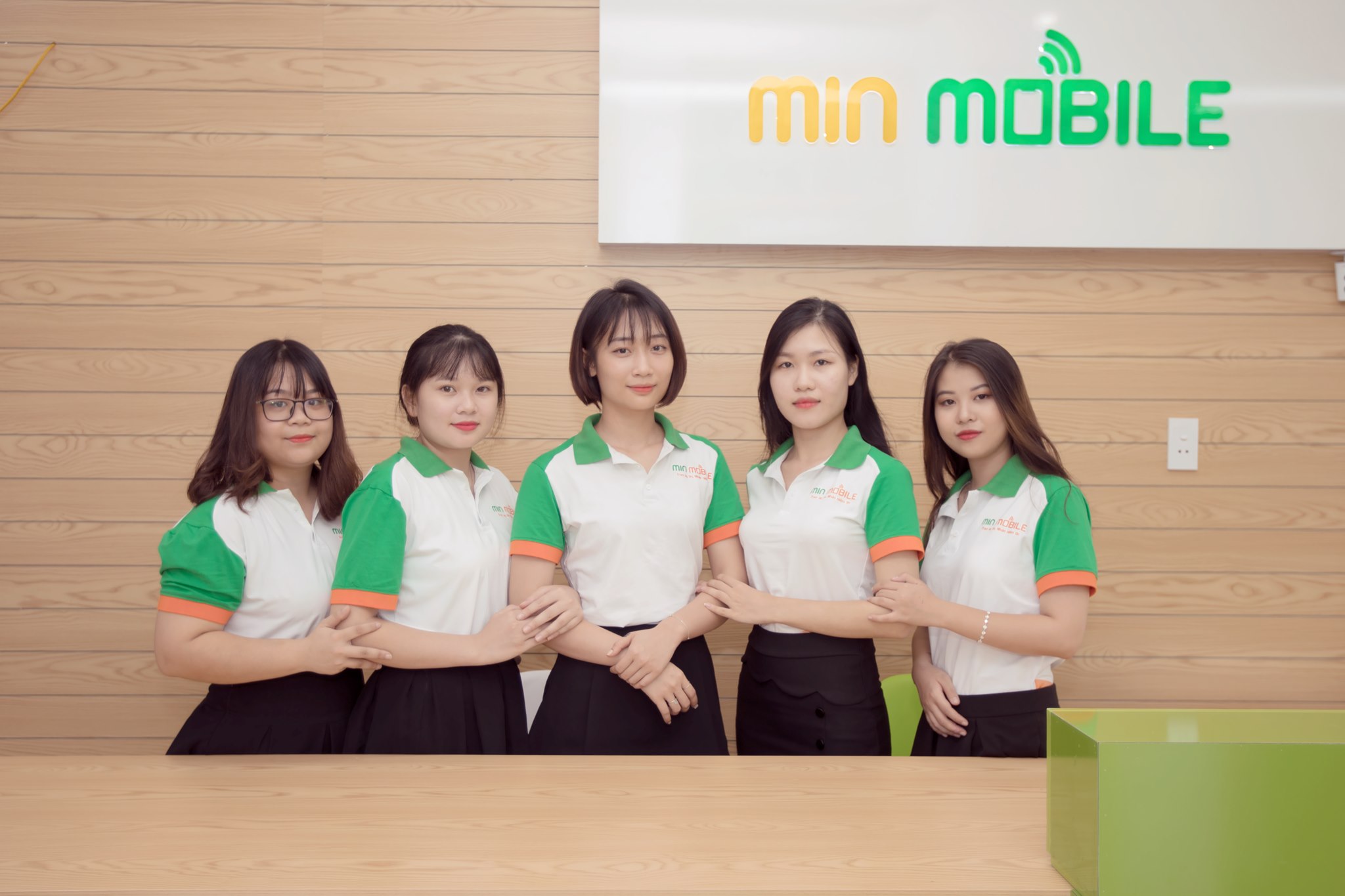 Ngay từ sớm đội ngũ nhân viên của MinMobile đã hoàn thành công tác chuẩn bị phục vụ quý khách hàng trong ngày khai trương chu đáo nhất