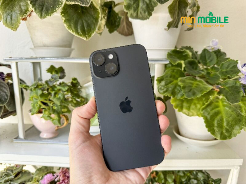 iPhone 15 và iPhone 15 Plus màu đen bắt mắt