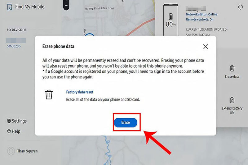 Bạn chọn "Erase Phone Data" để xóa dữ liệu
