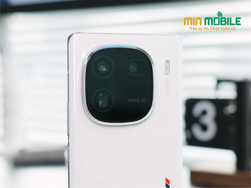 Cụm camera hiện đại của chiếc điện thoại Vivo iQOO 12 Pro